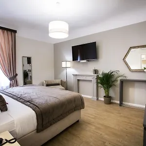 Bed & Breakfast Chic & Town Luxury